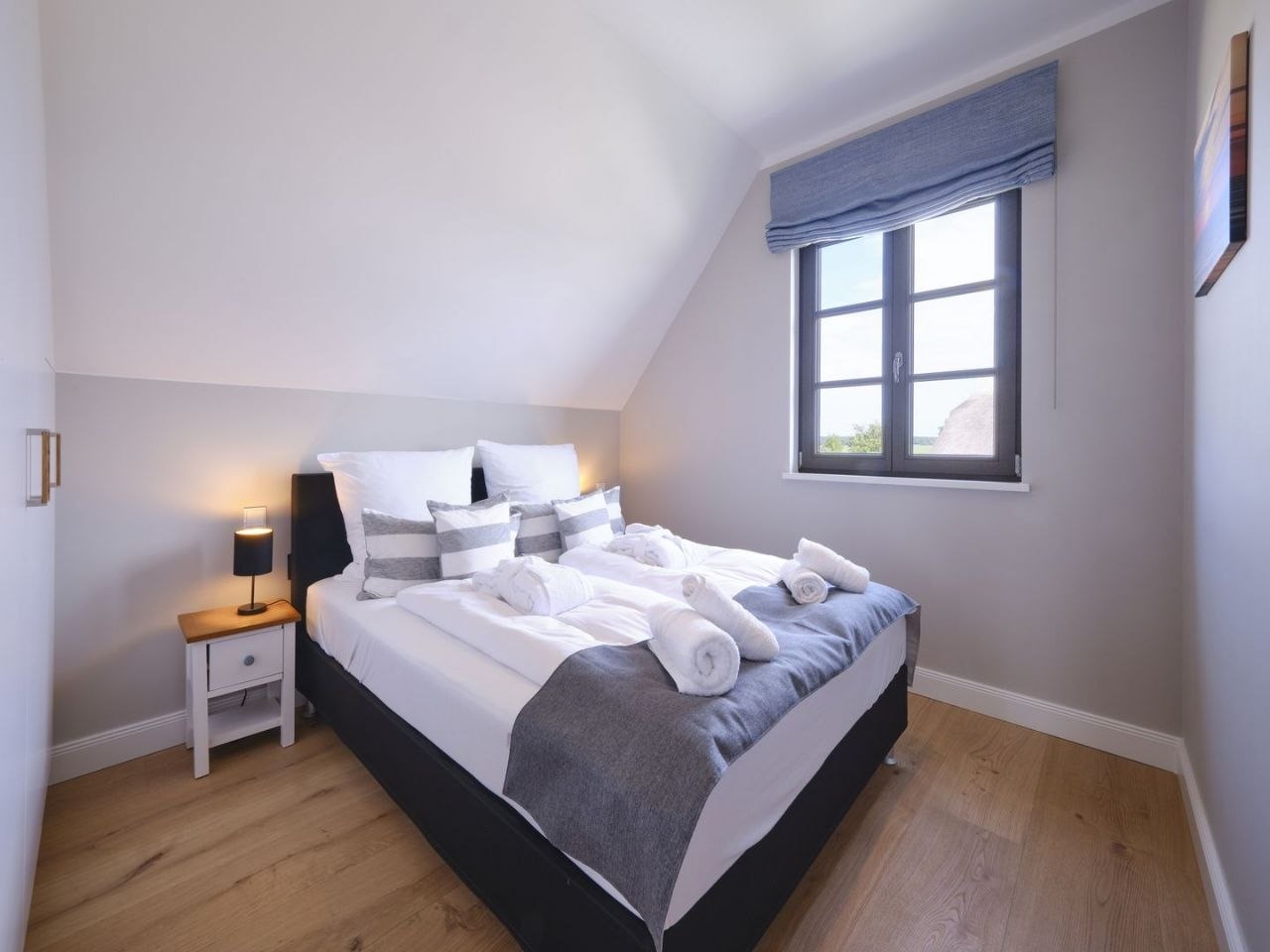 Schlafzimmer mit Dachschräge